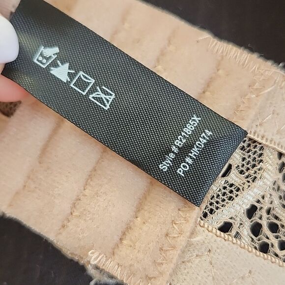 Rene Rofe nude/taupe/beige molded cups w/ lace overlay 40C - Picture 4 of 4